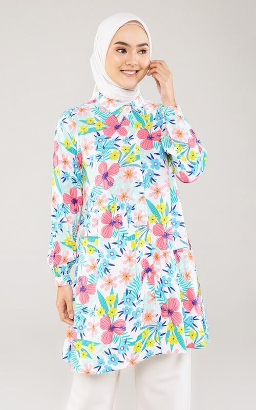 Tunik Floral Warna-warni dengan Motif Bunga Tropis