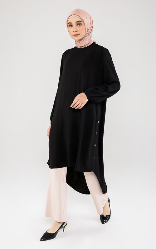 Tunik Hitam Aksen Kancing