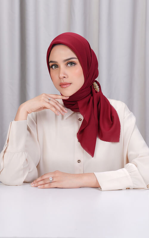 Hijab Segi Empat Merah Marun