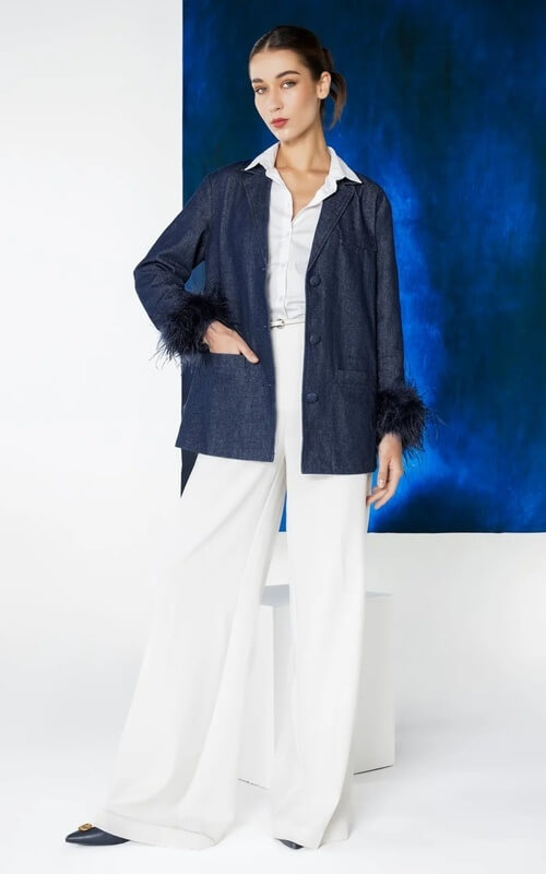 Celana Putih & Blazer Aksen Bulu