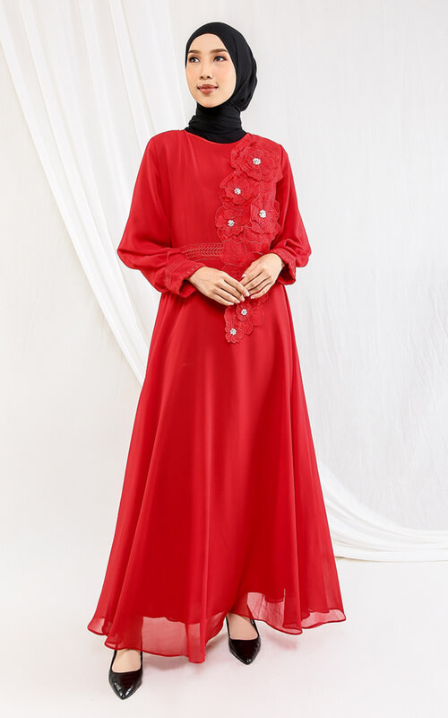 Gamis Merah Cabai & Kerudung Hitam