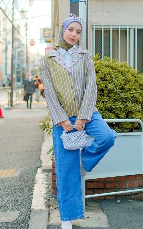 Blazer Stripes Dengan Kerah Motif Geometris