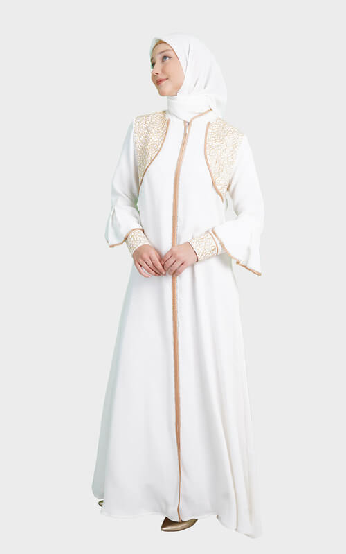 Dress Putih Model Abaya dengan Bordir Emas Elegan