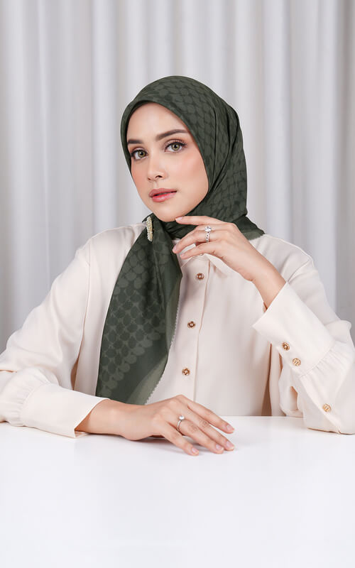 Kerudung Hijau Motif Geometris Minimalis
