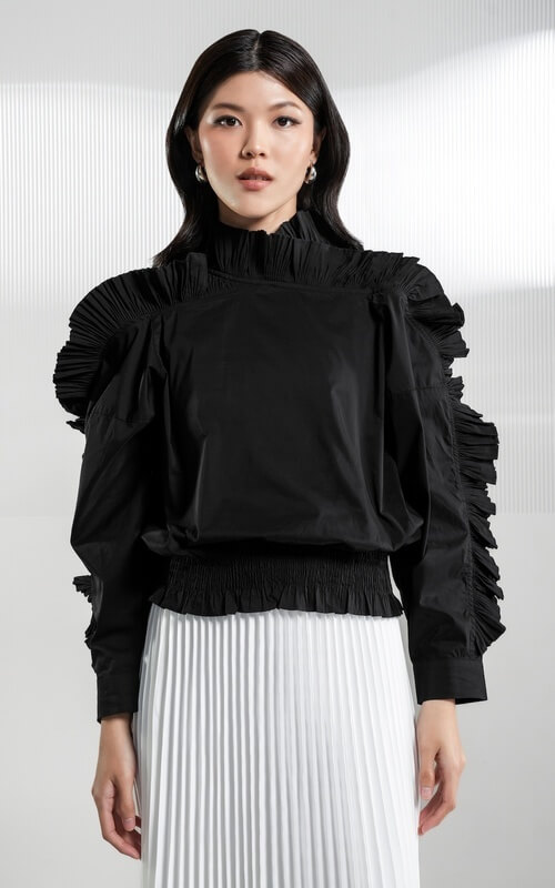 Blouse Hitam dengan Ruffle