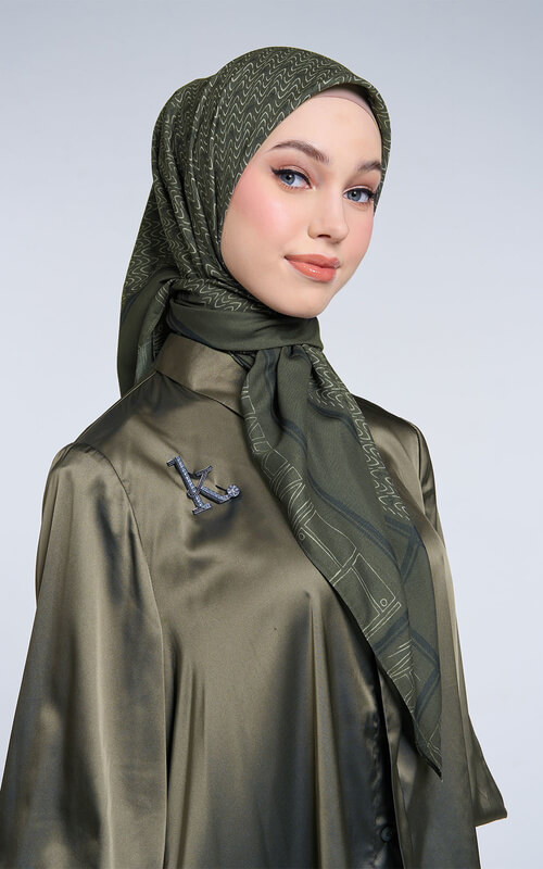 Kerudung Hijau Motif Bergelombang Abstrak yang Dinamis