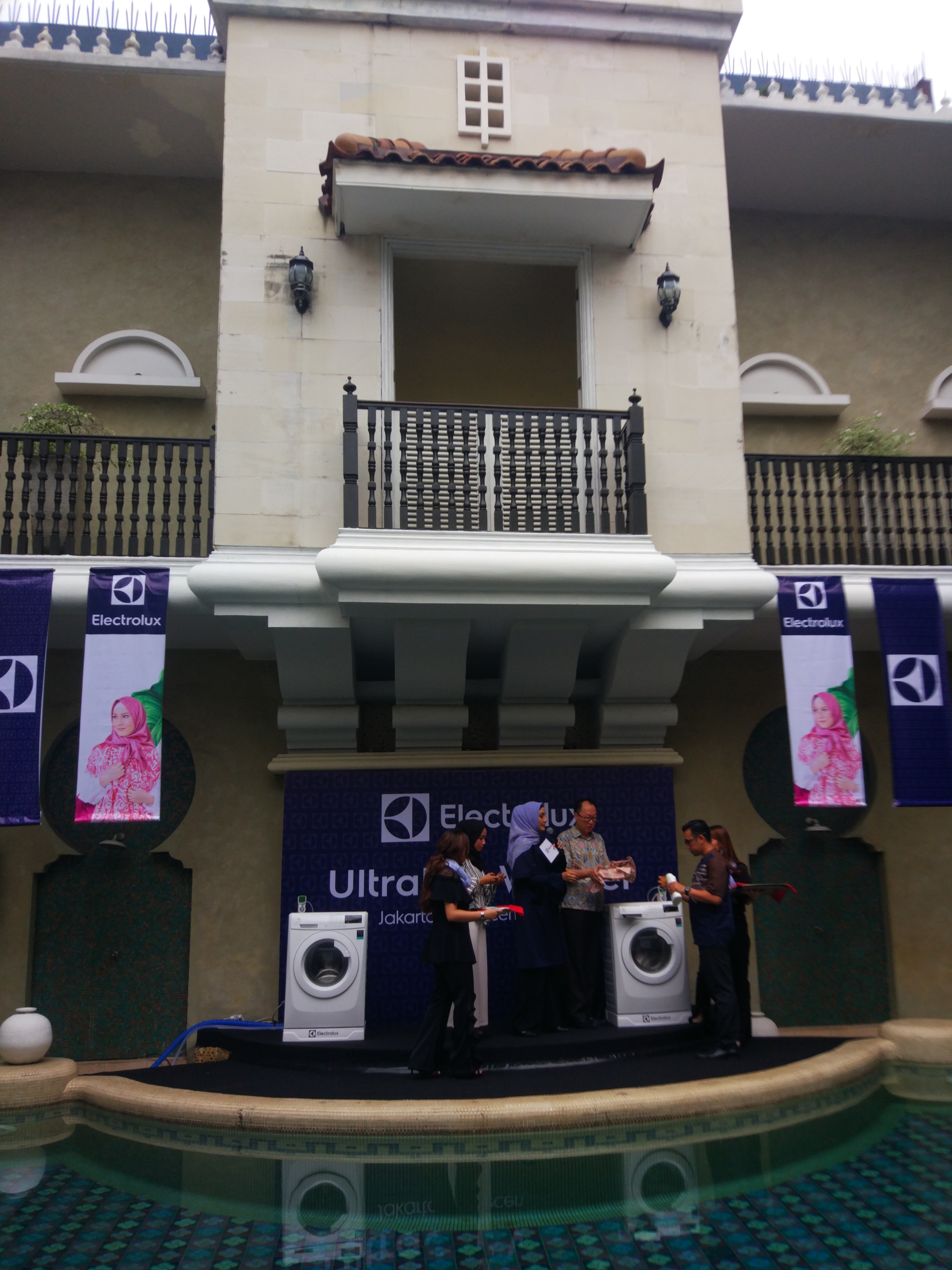 Cara Merawat Hijab dan Batik dengan Mesin Cuci