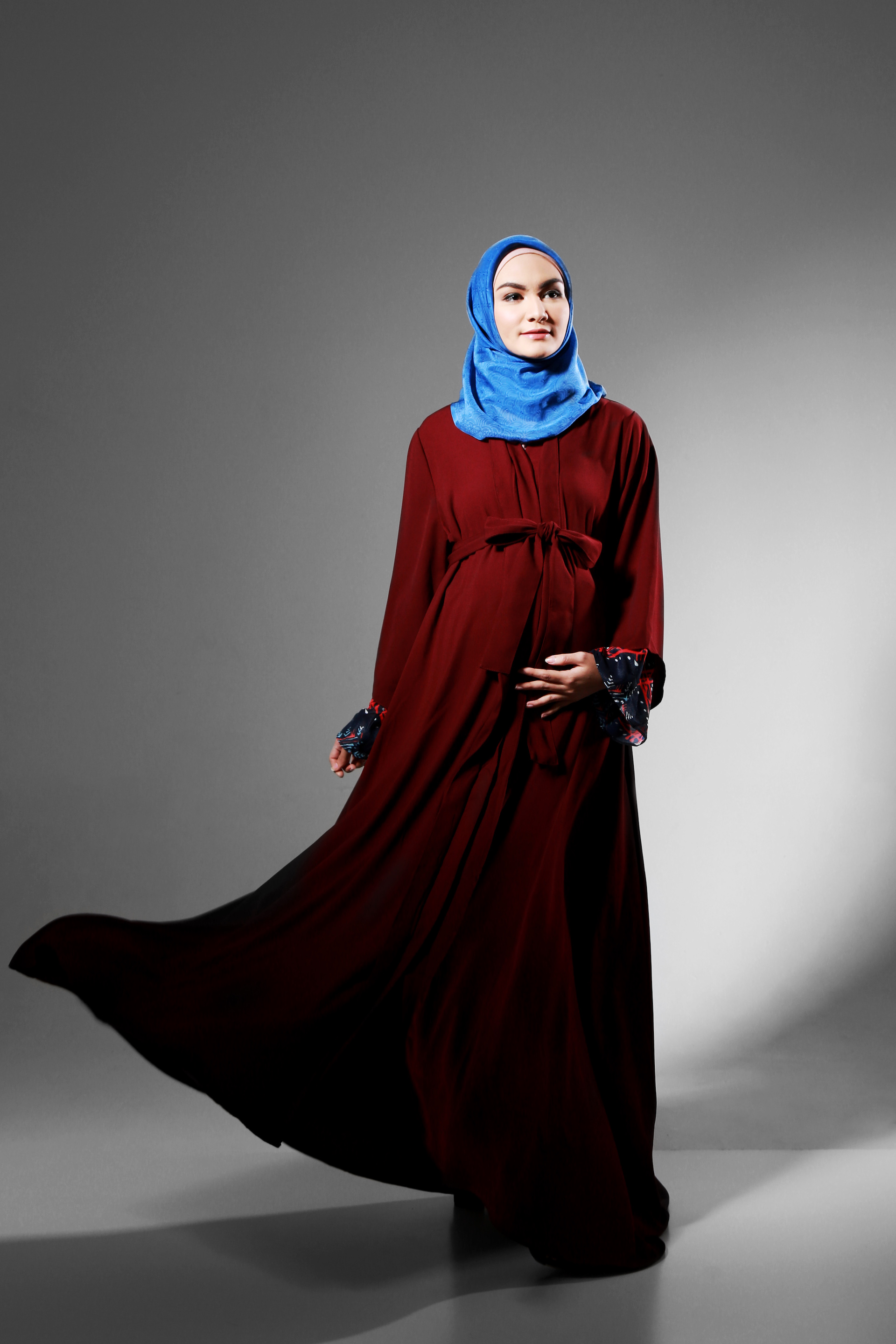 Mix and Match Baju ke Pesta untuk Ibu Hamil - Padukan Warna Baju dengan Jilbab yang Berbeda