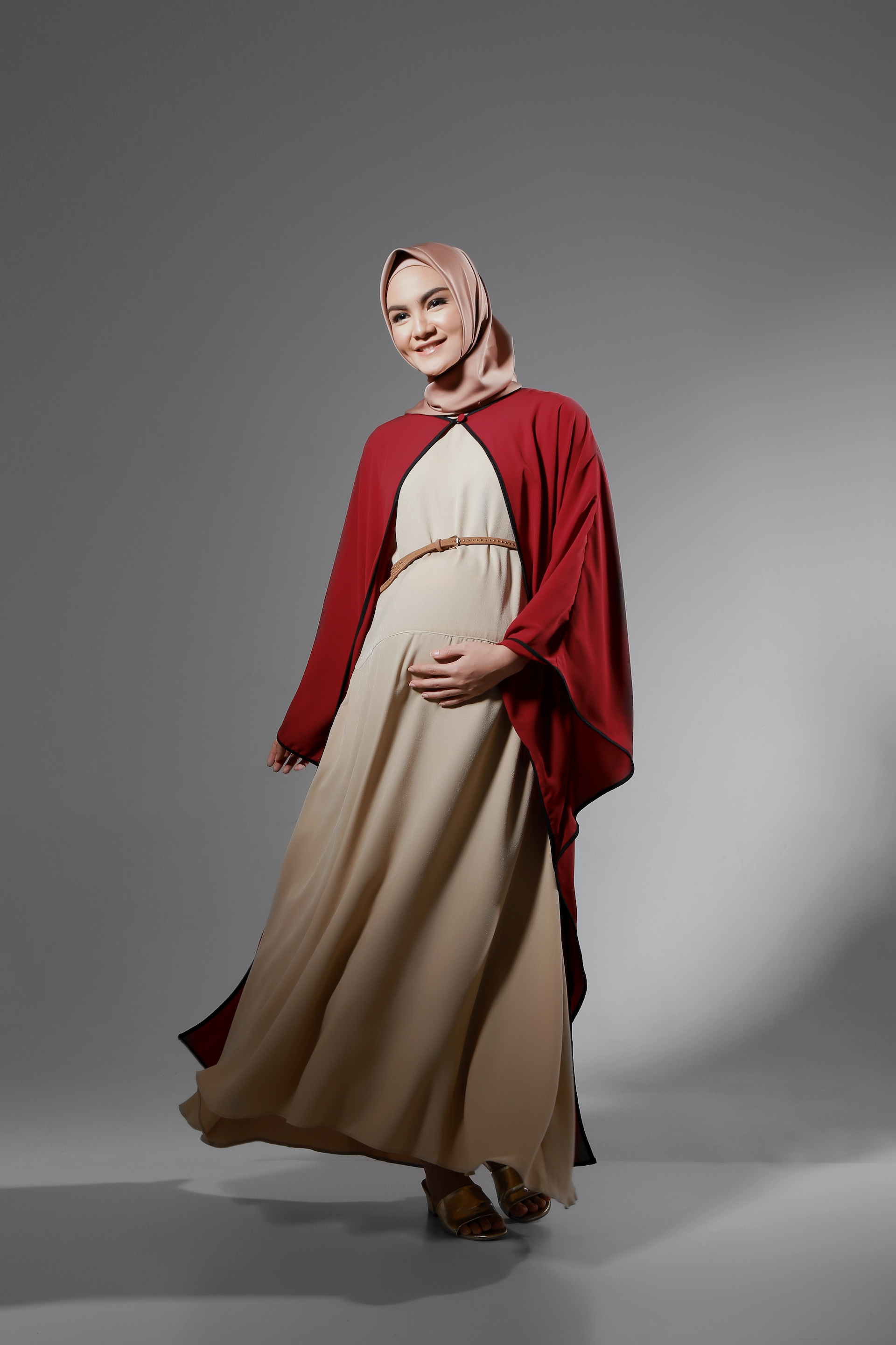 Mix and Match Baju ke Pesta untuk Ibu Hamil - Padukan Gamis dengan Outer