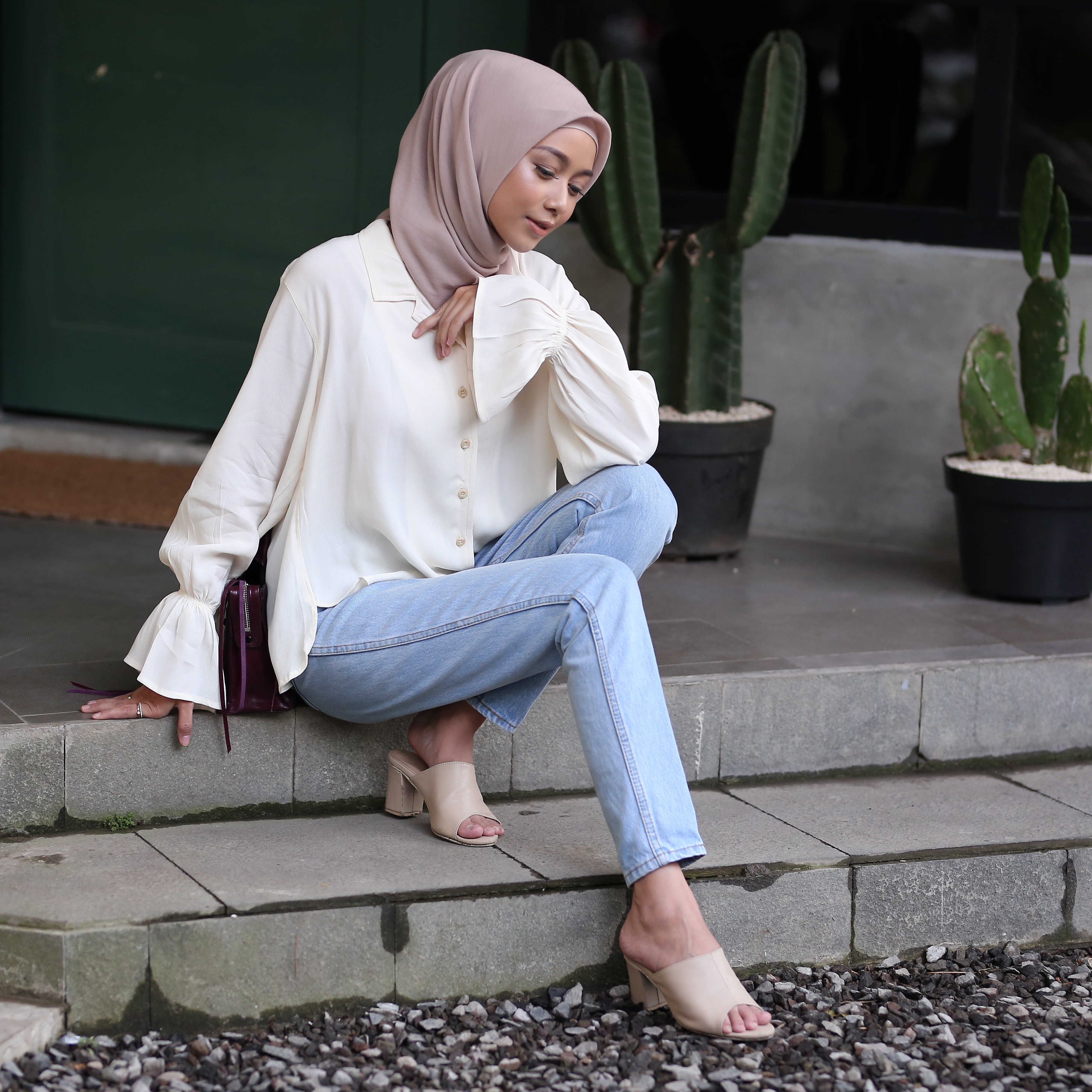 Inspirasi Hijab Style Vira Tandia hari Minggu