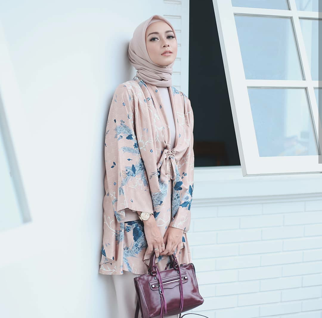 Inspirasi Hijab Style Vira Tandia hari Kamis