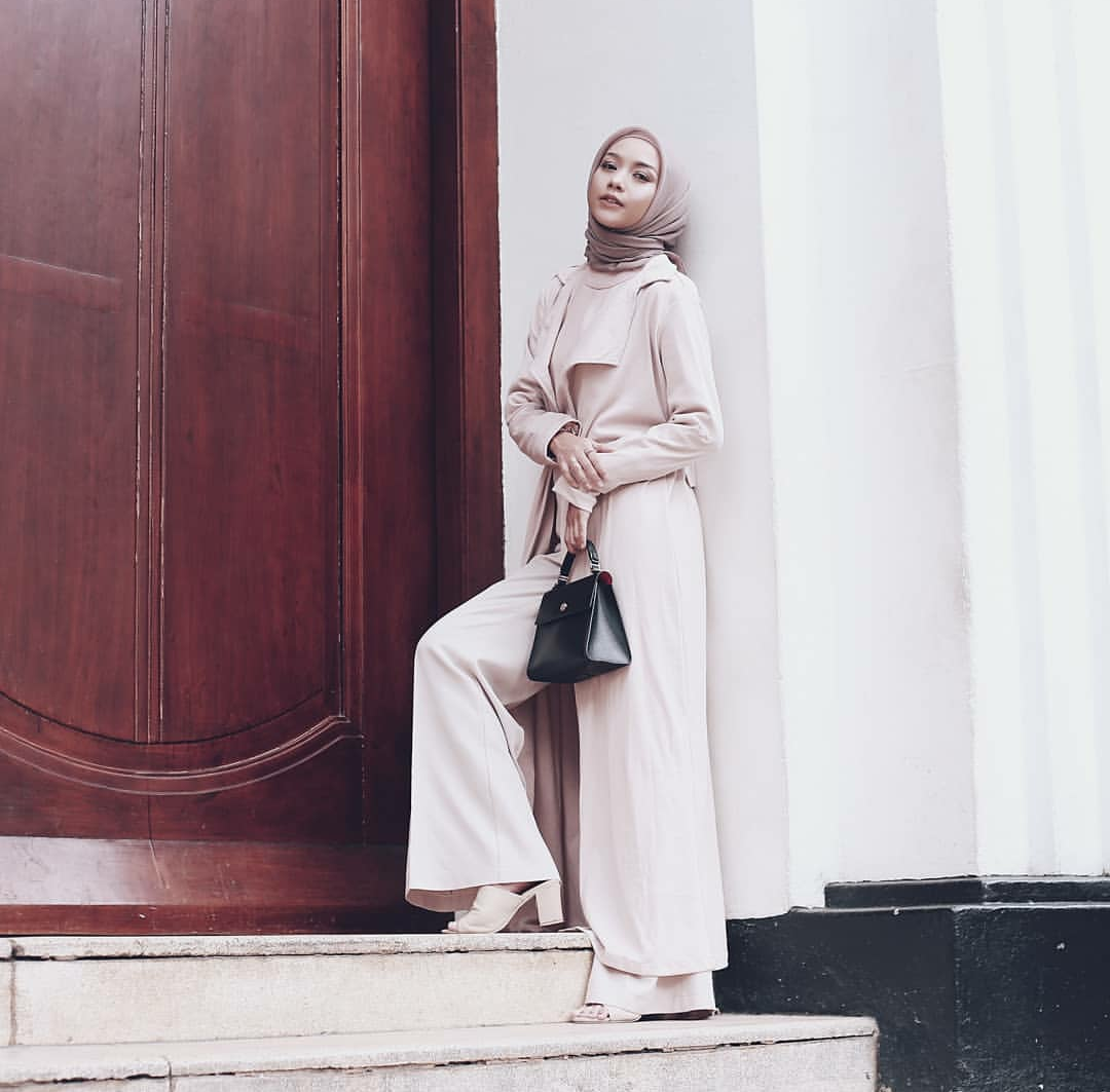 Inspirasi Hijab Style Vira Tandia hari Senin